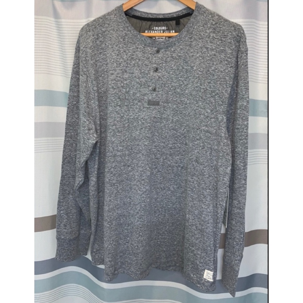 3/$15 Colours Alexander Julian Men’s Gray Henley Long Sleeve Shirt